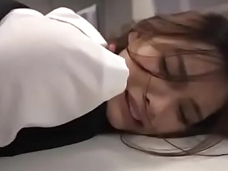 E nhân viên văn phòng được training thành nô lệ tình dục và cái kết